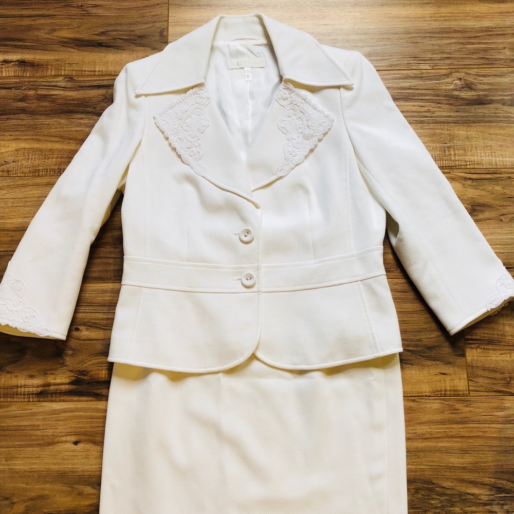 ESCADA white skirt suit embroidered 38 40